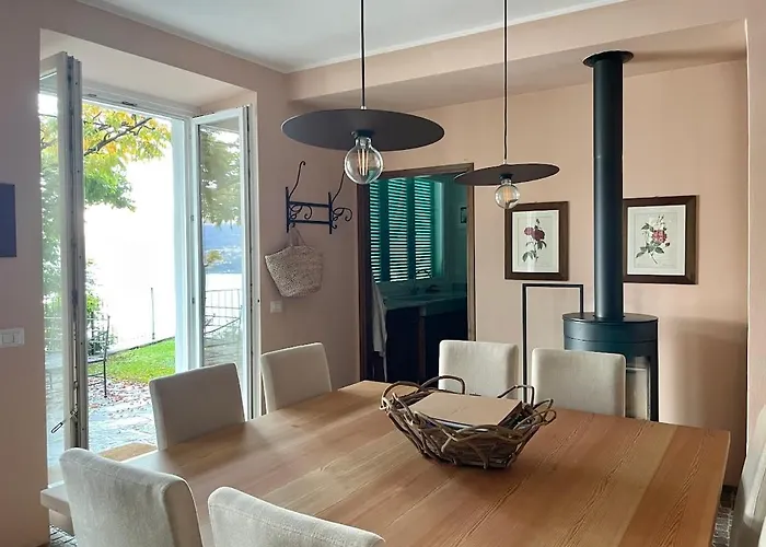 Amazing Lakeview Villa